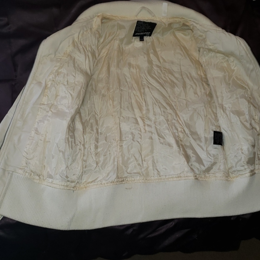 Cream colored jacket - Picture 3 of 5